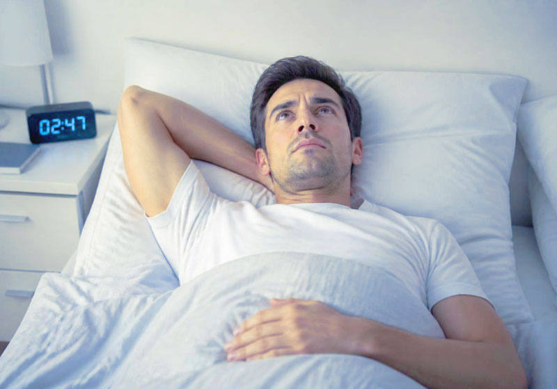 Bild-Mann-im-Bett-800x560px